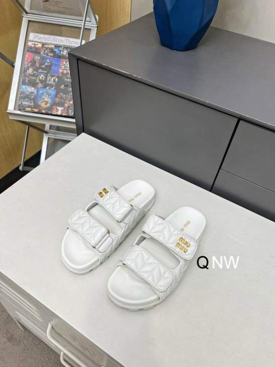 Picture of Miumiu Slippers _SKUMiuMiusz35-40NW0702231